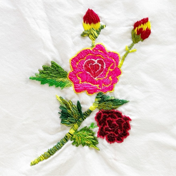 Vintage pillow case sham with hand embroidered roses and pink crocheted trim - 2 - Picture 4 of 6